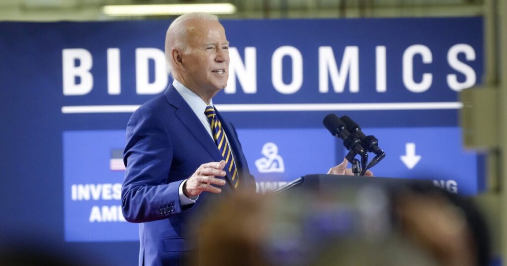 biden-hails-third-quarter-gdp-growth-as-‘bidenomics’-triumph