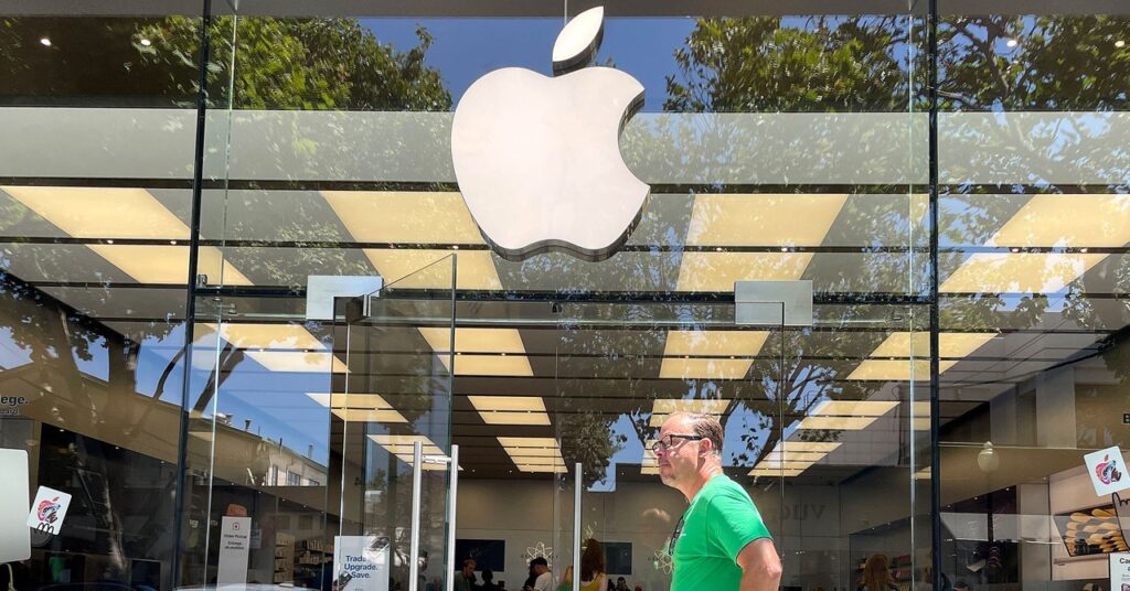 apple-store-workers-fear-the-tech-giant-is-dodging-accountability-for-shady-labor-practices