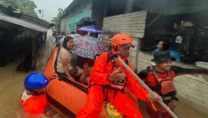 indonesia-intensifies-search-for-victims-after-floods-and-landslides-kill-49-people