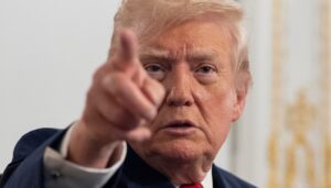 trump-says-venezuelan-airspace-now-‘closed’