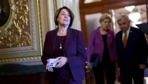 klobuchar-vows-senate-vote-on-aca-subsidies-before-year’s-end