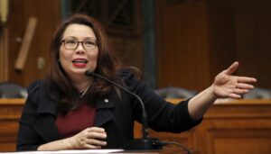 duckworth-rips-trump-faa-bonus,-requests-equal-pay-for-workers