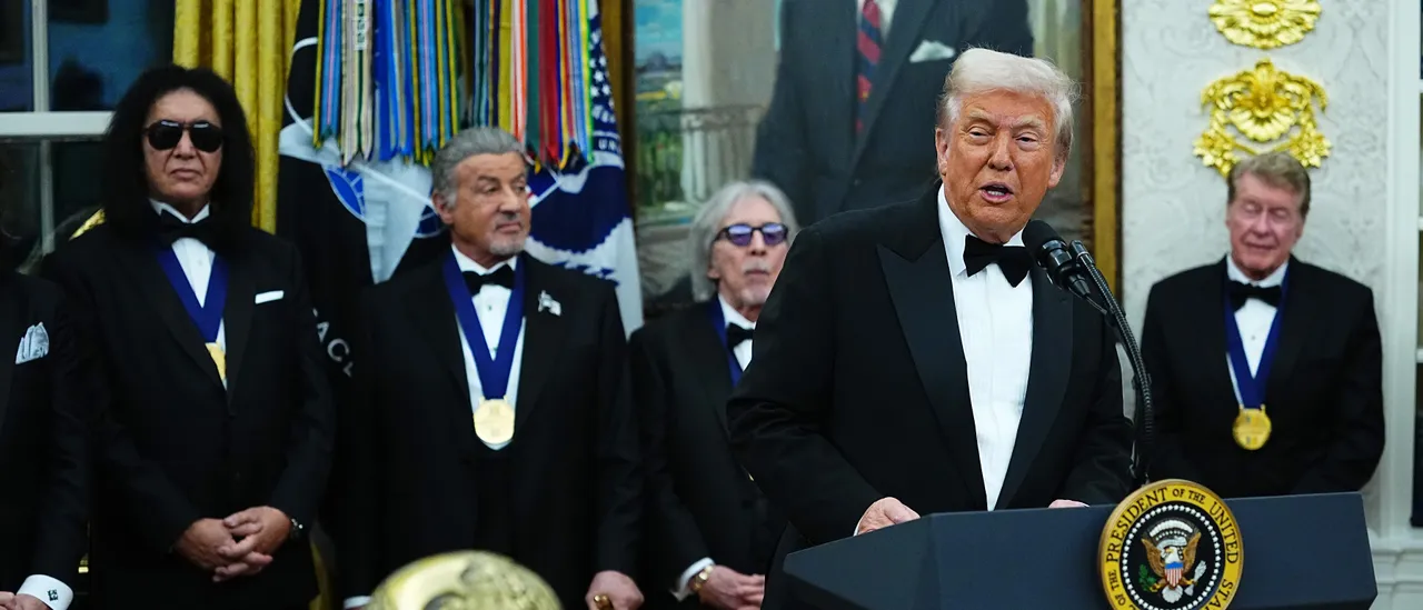 trump-showcases-kennedy-center-honorees-in-star-studded-oval-office-celebration