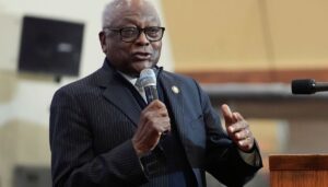clyburn-agrees-with-obama:-us-‘not-ready’-for-female-president