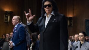 simmons-gives-music-career-advice:-‘have-a-fall-back-position’