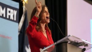 mace-claims-‘hit-job’-police-report-on-airport-incident-was-‘falsified’