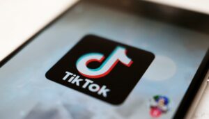 tiktok-signs-trump-backed-deal-to-sell-us-entity-to-american-investors