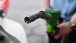 cheaper-gas-greets-michigan-holiday-travelers