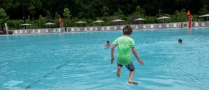 mom-arrested-after-she-allegedly-forced-child-underwater,-accused-him-of-dunking-son-in-pool