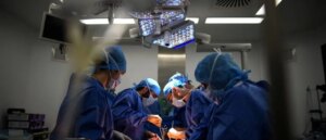 doctors-amputate-teen-girl