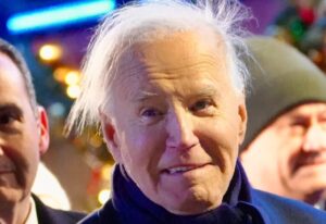 joe-biden-posts-bizarre-family-christmas-photo-|-the-gateway-pundit-|-by-cristina-laila