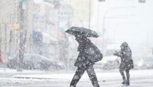 winter-storm-snarls-holiday-travel-across-northeast,-great-lakes