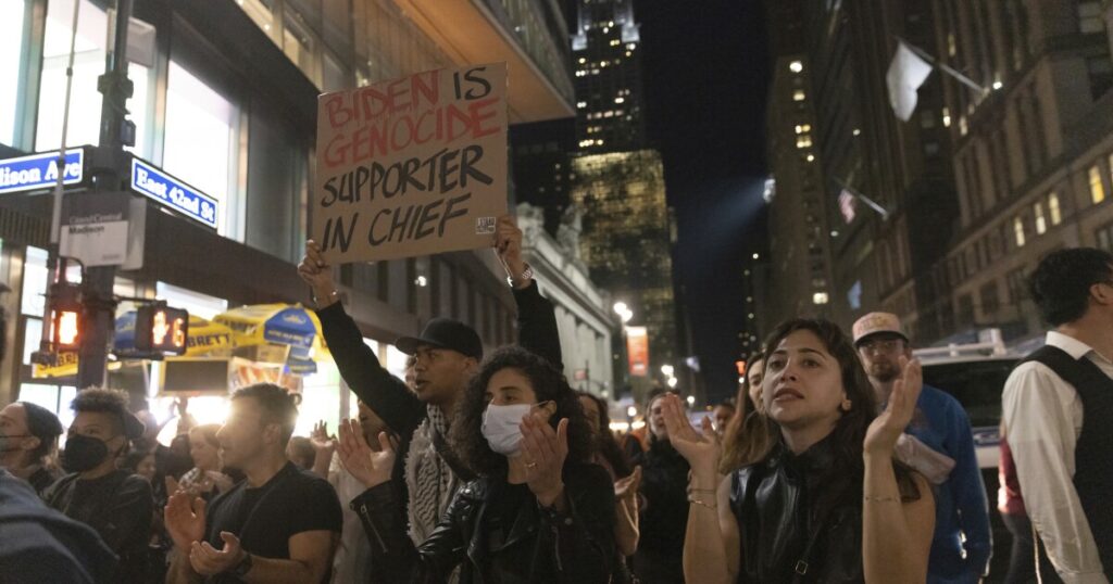 israel-war:-grand-central-station-in-new-york-closed-as-protesters-take-over-entrance