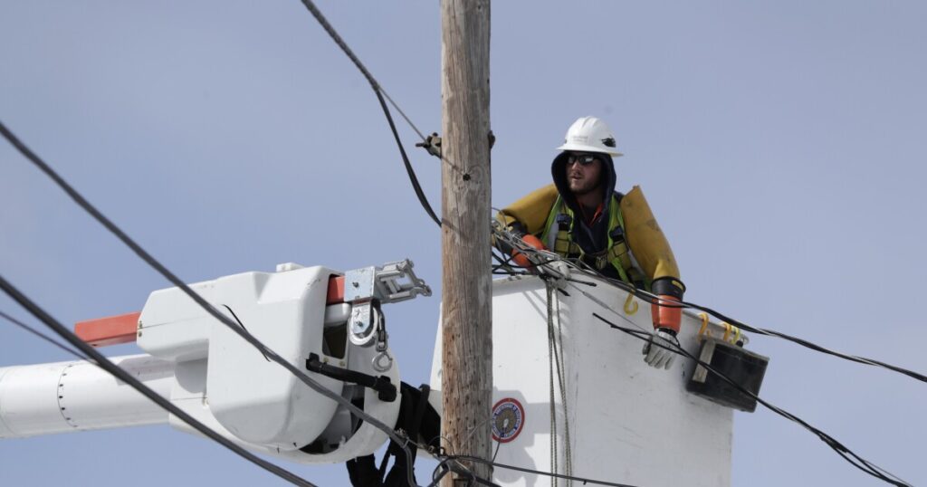 supporters-of-vetoed-illinois-power-line-construction-bill-say-the-fight-isn’t-over