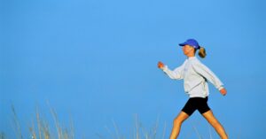 here’s-how-long-you-should-walk-every-day-to-prevent-back-pain