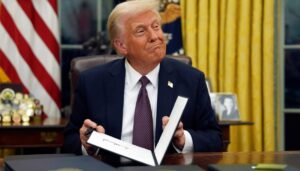 trump-urges-‘all-maga-warriors’-to-back-massie-challenger