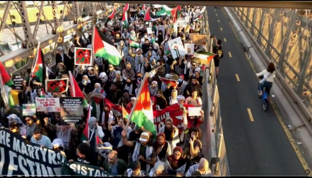 developing:-thousands-of-pro-hamas-agitators-and-“ultra-orthodox-jews”-calling-for-israel’s-destruction-shut-down-brooklyn-bridge-–-businesses-vandalized-with-disgusting-anti-semitic-stickers-(videos)-|-the-gateway-pundit-|-by-cullen-linebarger