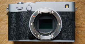 the-fujifilm-x-e5-is-the-popular-x100vi,-but-with-interchangeable-lenses
