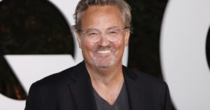 hollywood-offers-tributes-to-honor-the-late-matthew-perry:-‘a-true-gift-to-us-all’