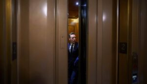 trump-faces-venezuela-war-powers-uncertainty-as-he-lobbies-gop-rebels