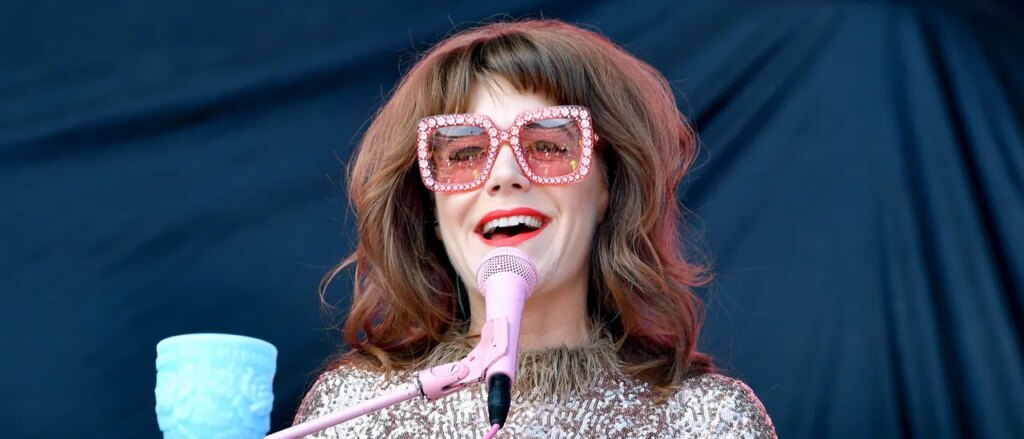 singer-celebrates-50th-birthday-with-deranged-‘wedding’-to-mutt