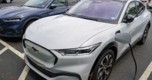 former-ford-ceo-predicts-‘mass-adoption’-of-electric-vehicles-will-be-‘tough’