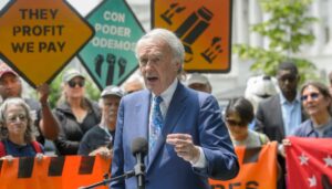 ed-markey-calls-to-‘invoke-the-25th-amendment’