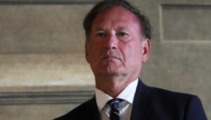 alito-accuses-hawaii-of-relegating-gun-rights-to-‘second-class-status’