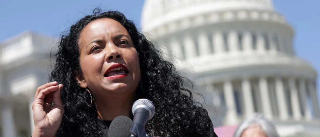 bernie-backed-wannabe-aoc-leads