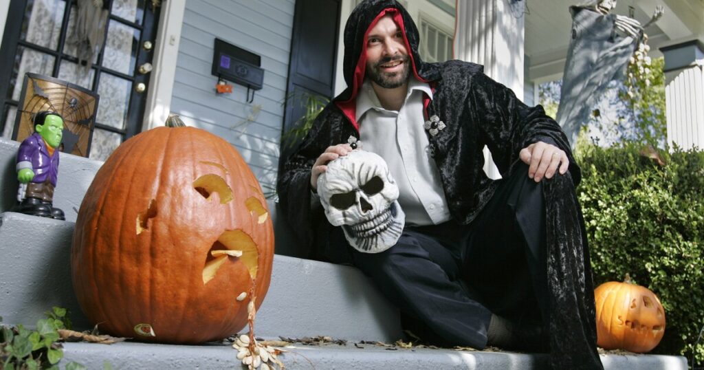 too-old-to-trick-or-treat?-some-towns-can-throw-teenagers-in-jail,-but-laws-not-enforced