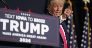 trump-caught-in-hot-mic-moment-after-mixing-up-name-of-iowa-city