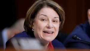 klobuchar-files-for-governor-run-after-walz-abandons-reelection-bid