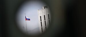 russian-hackers-accessed-hundreds-of-thousands-of-us-gov’t-email-addresses,-report-says