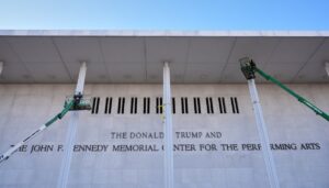 composer-philip-glass-cancels-kennedy-center-performance-of-‘lincoln’