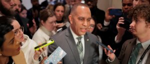 21-democrats-buck-hakeem-jeffries-to-end-four-day-government-shutdown