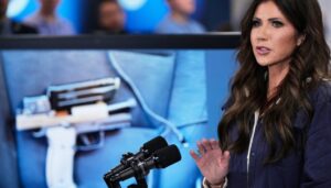 dhs-agents-taken-aback-by-noem-approach-to-pretti-investigation