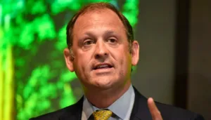 barr-takes-new-polling-lead-in-kentucky-senate-primary-with-cash-advantage