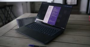 need-a-new-job?-try-a-resume-builder-to-bolster-your-cv