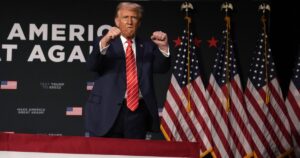 trump-heading-to-‘landslide’-win,-76%-say-end-debates