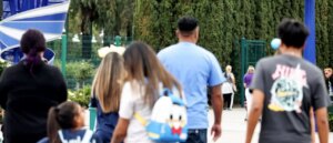 kids-offered-free-disneyland-tickets-to-report-crime-in-major-city