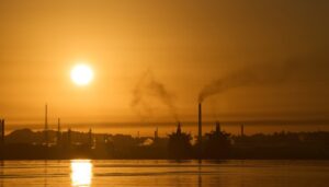 fire-engulfs-cuban-oil-refinery-as-crippling-oil-crisis-deepens