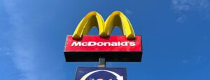 ca-fast-food-joints-to-hike-prices-in-response-to-newsom’s-minimum-wage-increase