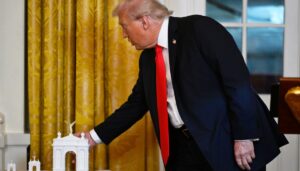 vietnam-veterans-sue-to-stop-construction-of-trump’s-arch