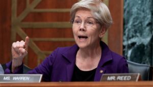 elizabeth-warren-accuses-trump-of-‘stealing’-from-americans