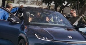 the-righteous-ev-owners-who-won’t-let-their-broken-cars-die