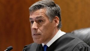 judge-declines-to-remove-prosecutors-from-tyler-robinson-murder-trial