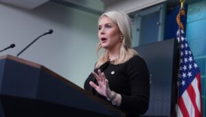 white-house-moves-to-put-down-revolt-over-iran-messaging-‘confusion’