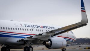 freedom-plane-takes-‘documents-that-forged-a-nation’-on-us-tour-for-250-celebration