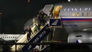 white-house-and-state-department-defend-evacuation-strategies-for-us-citizens