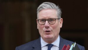 starmer-defends-waffling-on-iran,-fights-trump-criticism